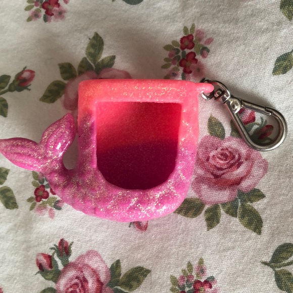 Bath & Body Works Accessories - Bath & Body Works hand sanitizer pocket holder